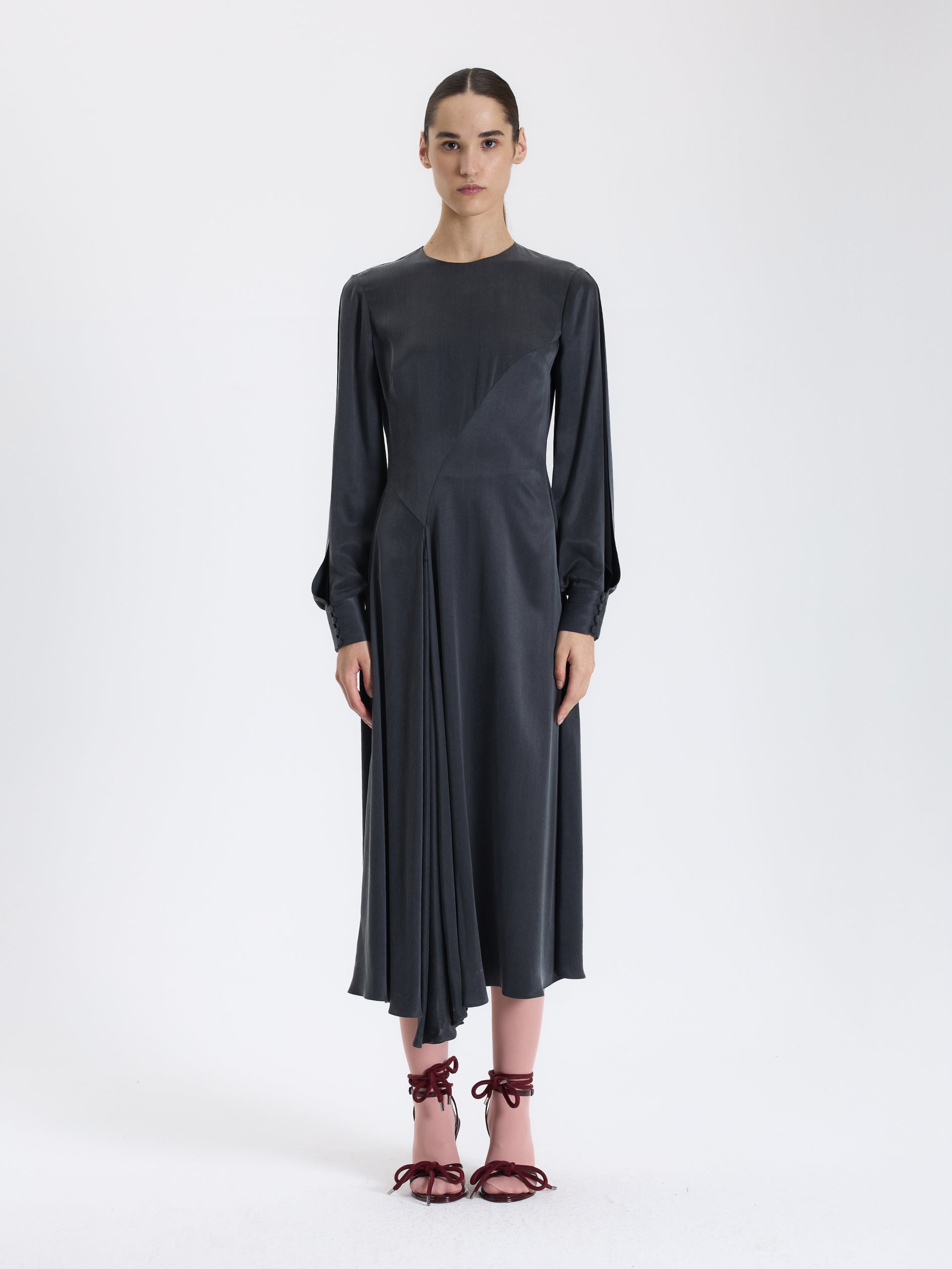 Gri Minimalist Uzun Elbise