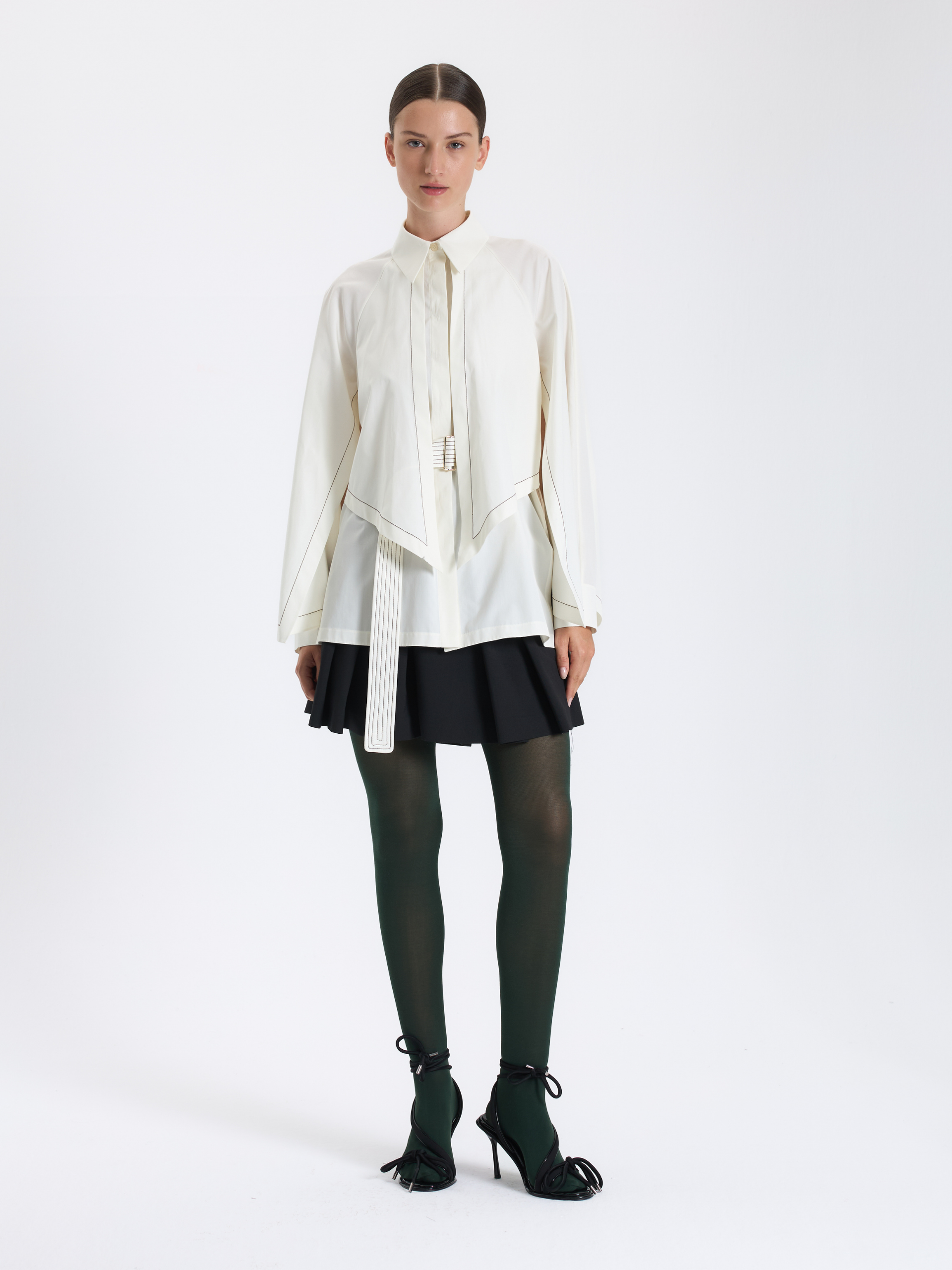 Krem Kuşaklı Kısa Bluz